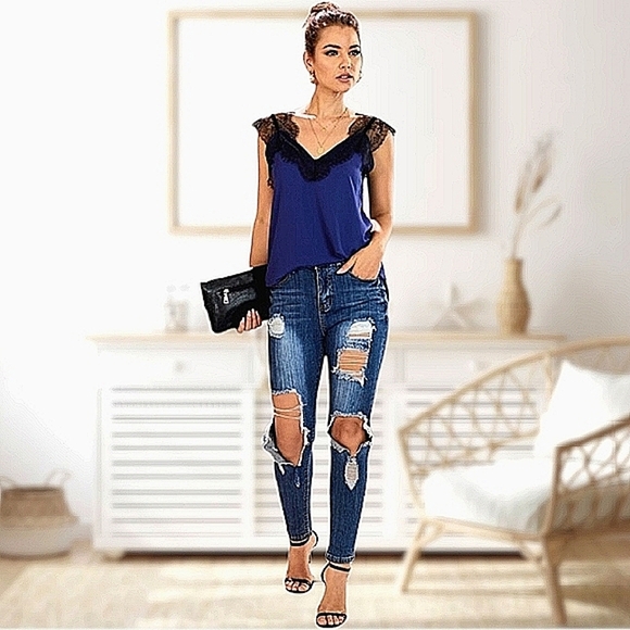 EYELASH LACE SLEEVELESS BLOUSE - Picture 3 of 9